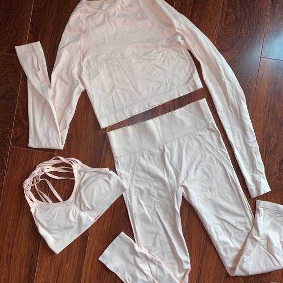 3 PIECE WORKOUT OUTFIT - Picture 5 of 8